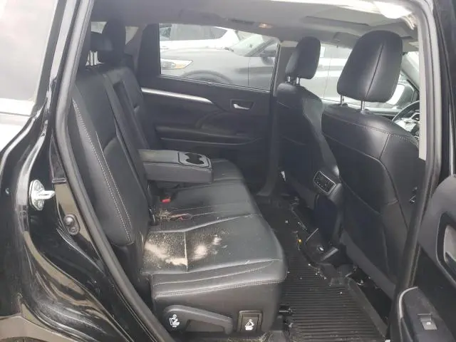 2019 TOYOTA HIGHLANDER SE  