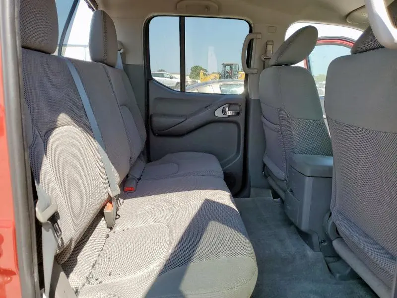 2015 NISSAN FRONTIER S  