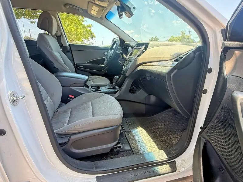 2017 HYUNDAI SANTA FE SE  