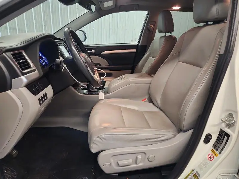 2019 TOYOTA HIGHLANDER XLE  