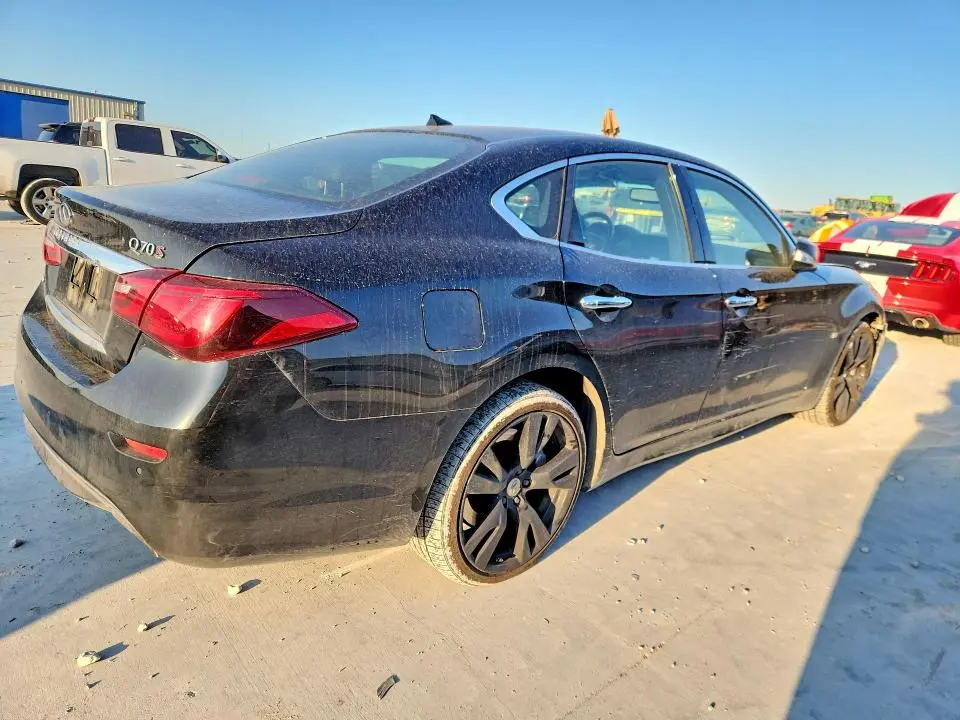 2015 INFINITI Q70 3.7  