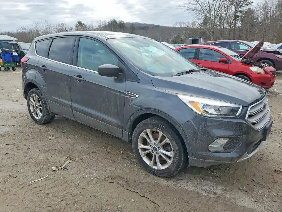 2019 FORD ESCAPE SE  