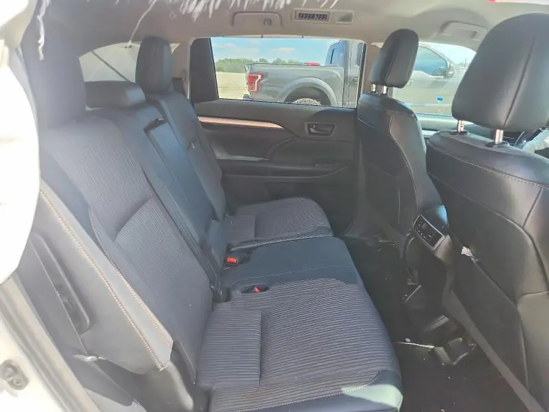 2018 TOYOTA HIGHLANDER LE PLUS  