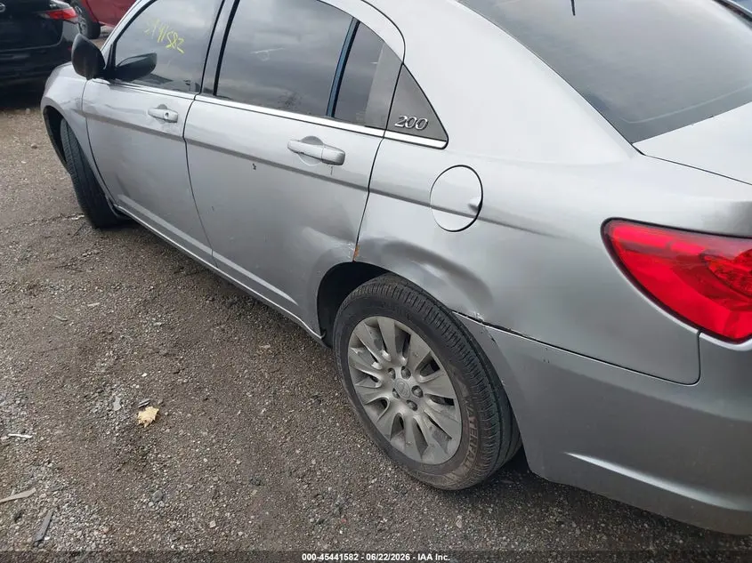 2013 CHRYSLER 200 LX