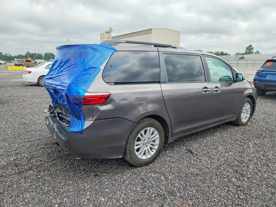 2017 TOYOTA SIENNA XLE 8-PASSENGER  