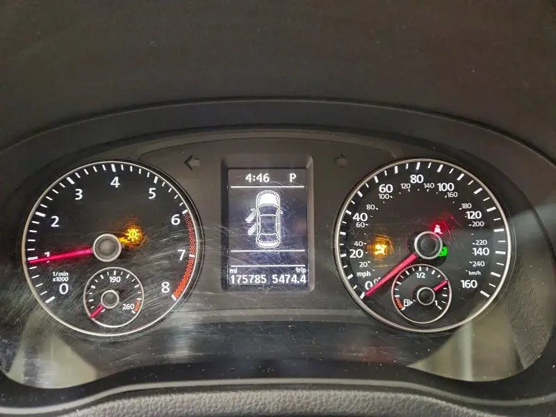 2015 VOLKSWAGEN PASSAT SE  