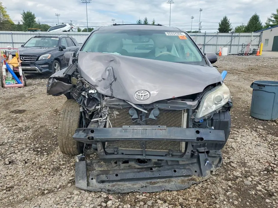 2014 TOYOTA SIENNA XLE 7-PASSENGER  