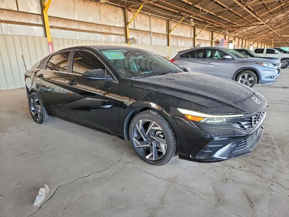 2024 HYUNDAI ELANTRA SEL  