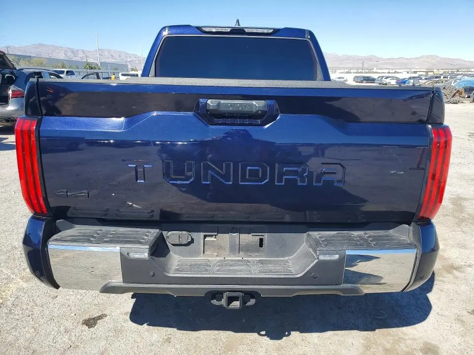 2024 TOYOTA TUNDRA SR5  