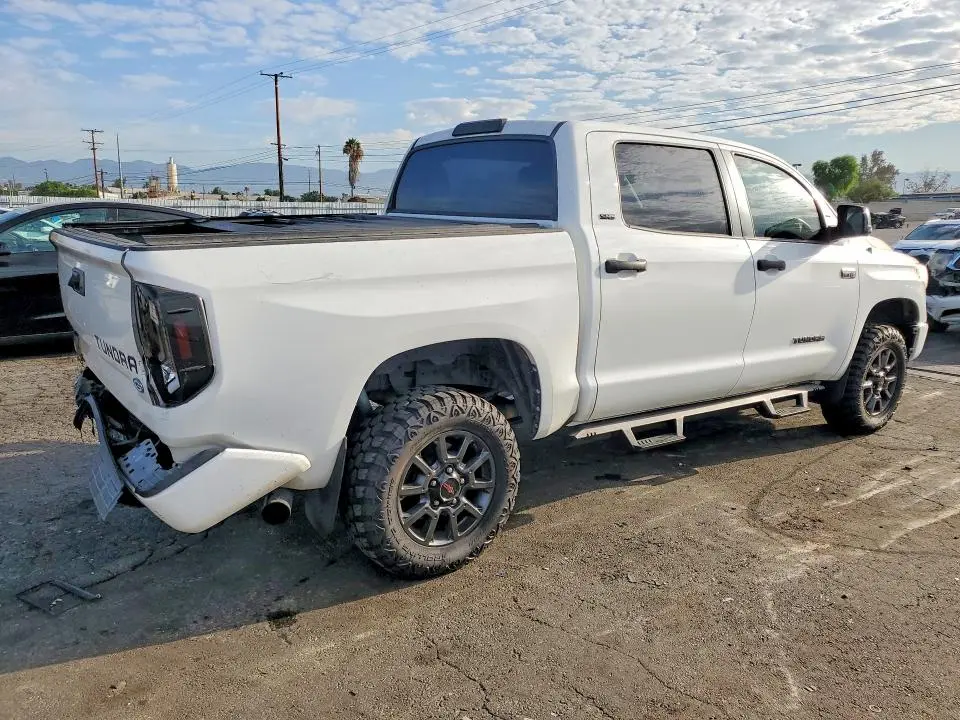 2016 TOYOTA TUNDRA CREWMAX SR5  