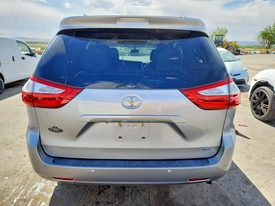 2015 TOYOTA SIENNA XLE PREMIUM 8-PASSENGER  