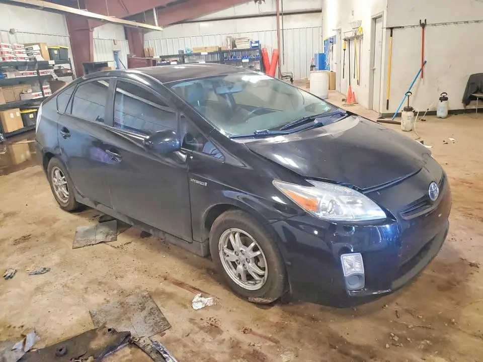 2010 TOYOTA PRIUS III  