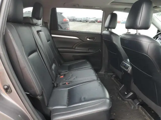 2019 TOYOTA HIGHLANDER SE  