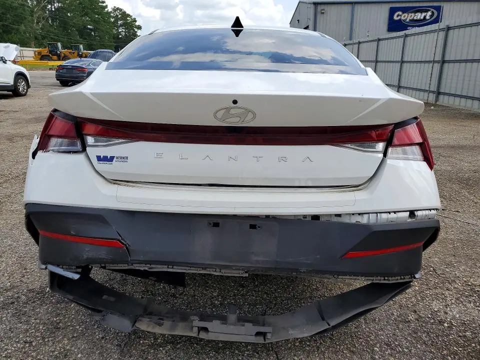 2024 HYUNDAI ELANTRA SEL  
