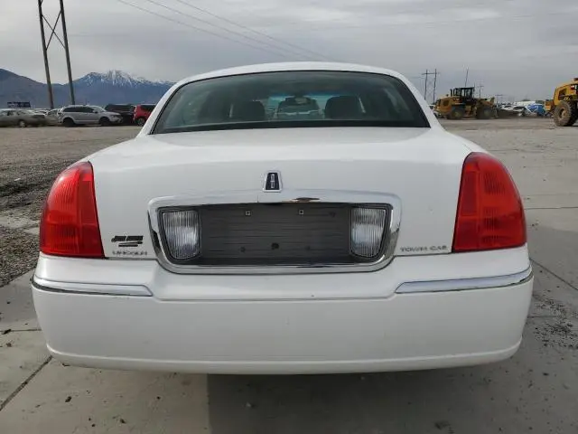 2011 LINCOLN TOWN CAR SIGNATURE LIMITED