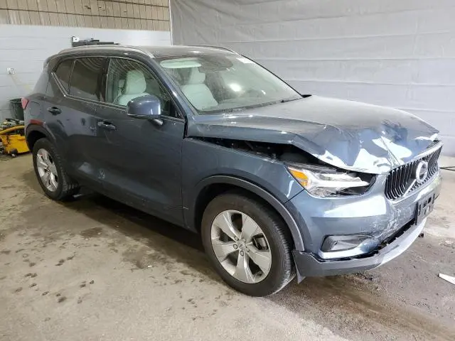 2021 VOLVO XC40 T5 MOMENTUM  