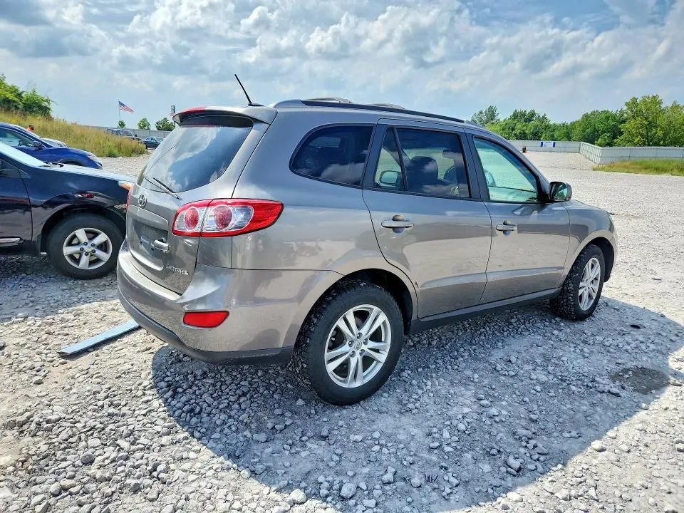 2011 HYUNDAI SANTA FE SE  