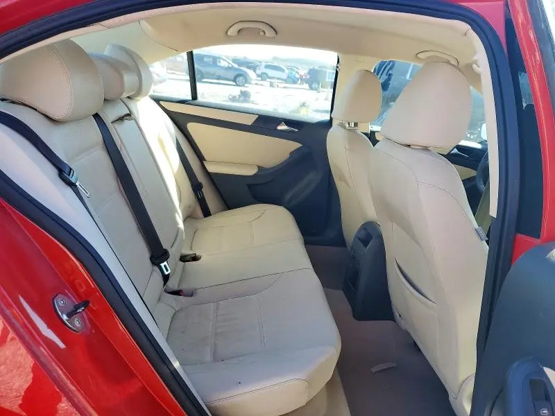 2011 VOLKSWAGEN JETTA SE  