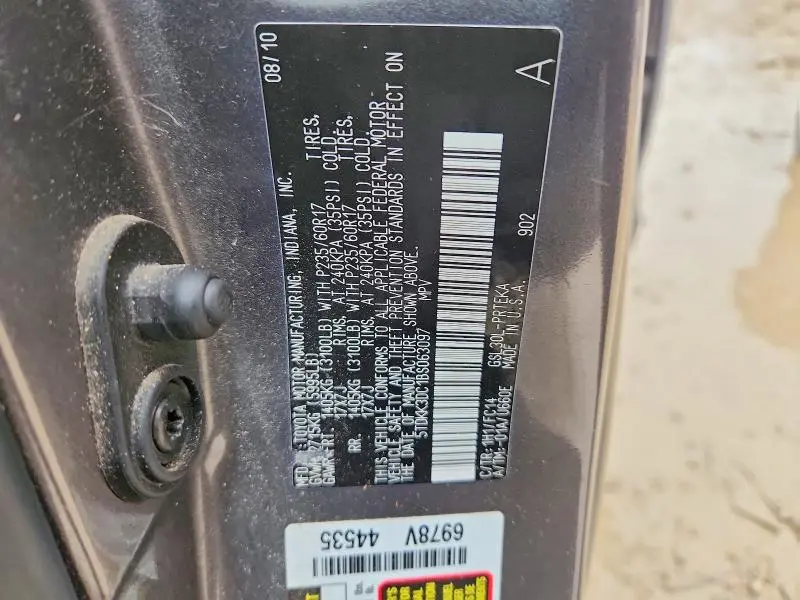 2011 TOYOTA SIENNA LE 8-PASSENGER  