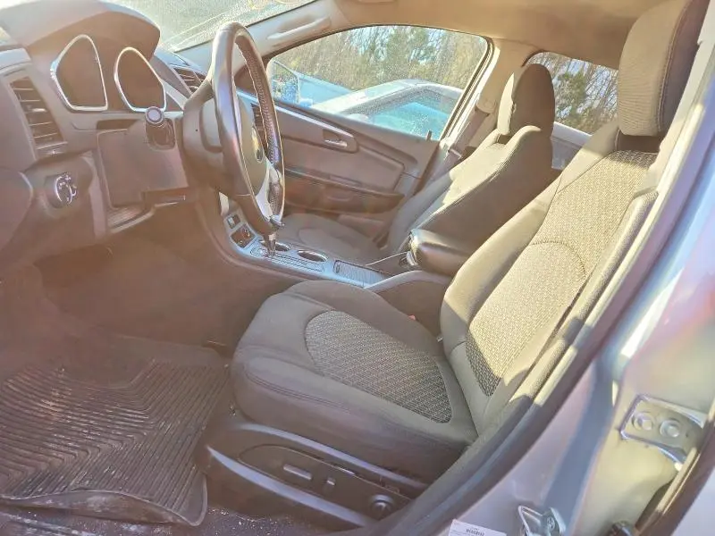 2011 CHEVROLET TRAVERSE LT  