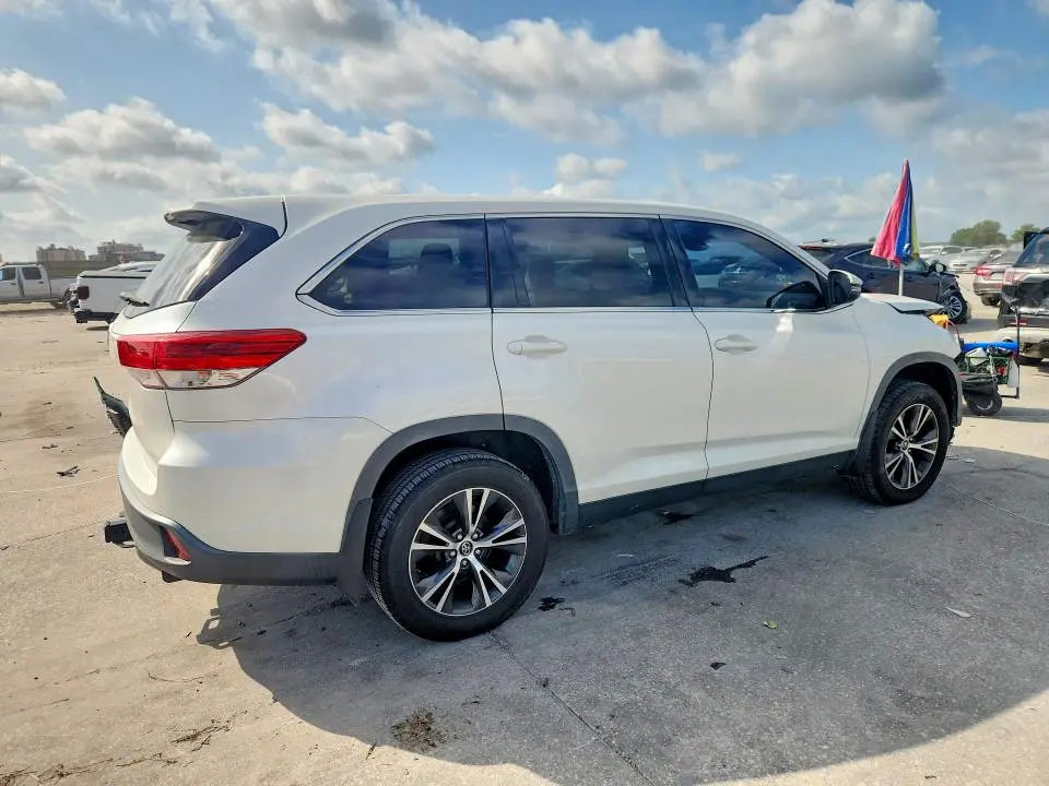 2019 TOYOTA HIGHLANDER LE  