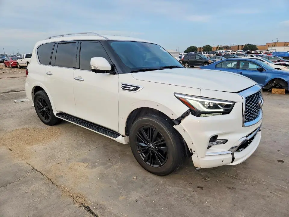 2022 INFINITI QX80 LUXE  