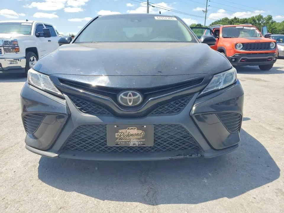2018 TOYOTA CAMRY SE  