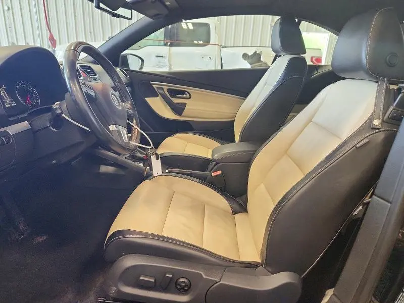 2015 VOLKSWAGEN EOS LUX  
