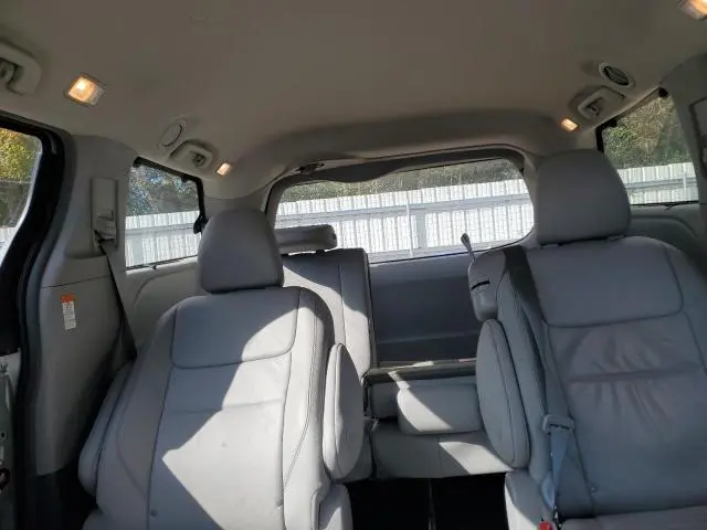 2017 TOYOTA SIENNA XLE  