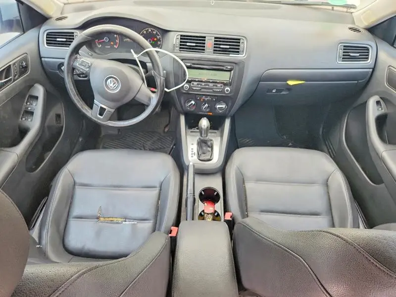 2011 VOLKSWAGEN JETTA SE  