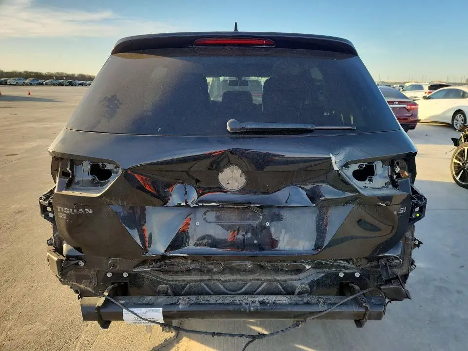 2018 VOLKSWAGEN TIGUAN SE  