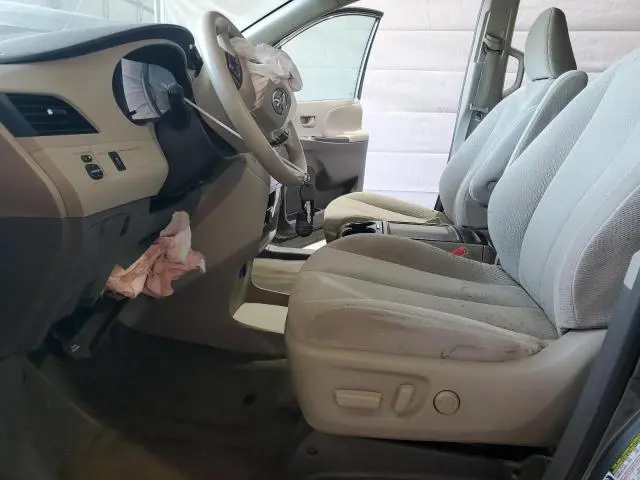 2013 TOYOTA SIENNA LE  