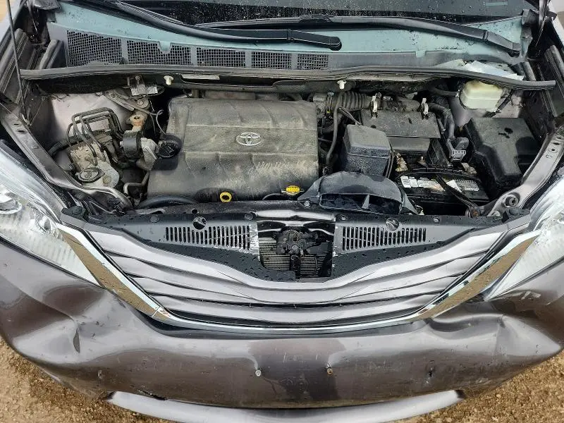 2015 TOYOTA SIENNA XLE PREMIUM 8-PASSENGER  