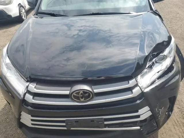 2018 TOYOTA HIGHLANDER LE  
