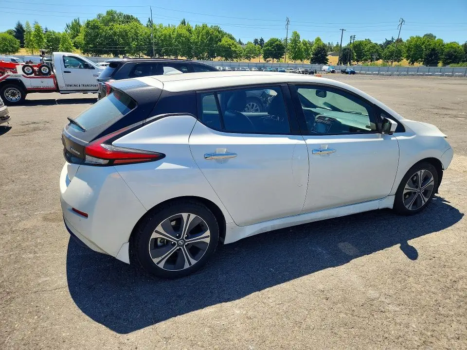 2020 NISSAN LEAF SV  