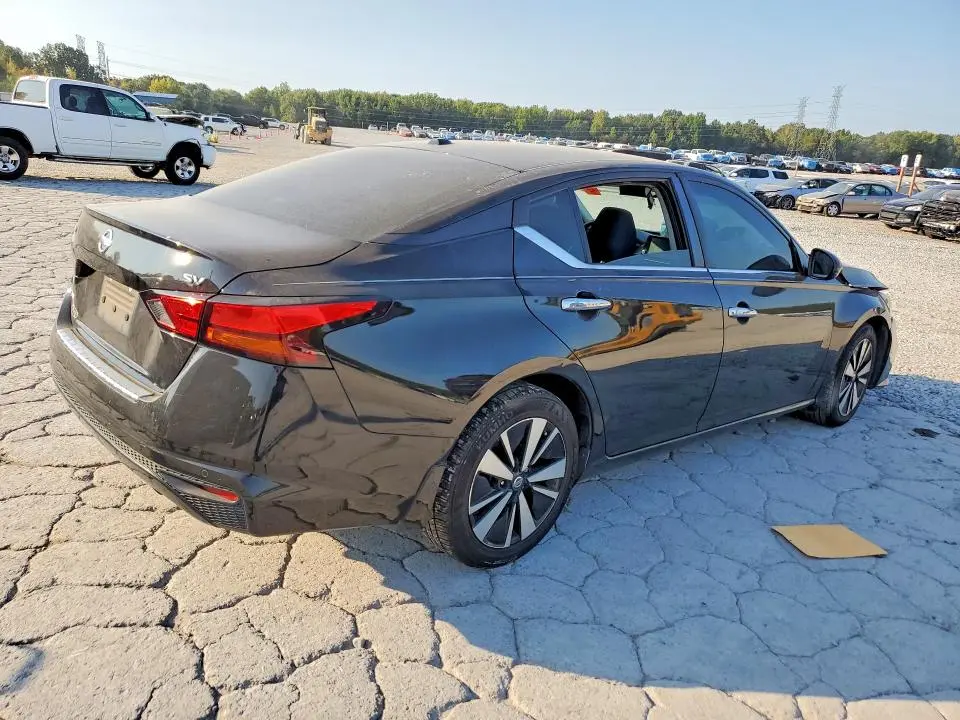 2021 NISSAN ALTIMA SV  
