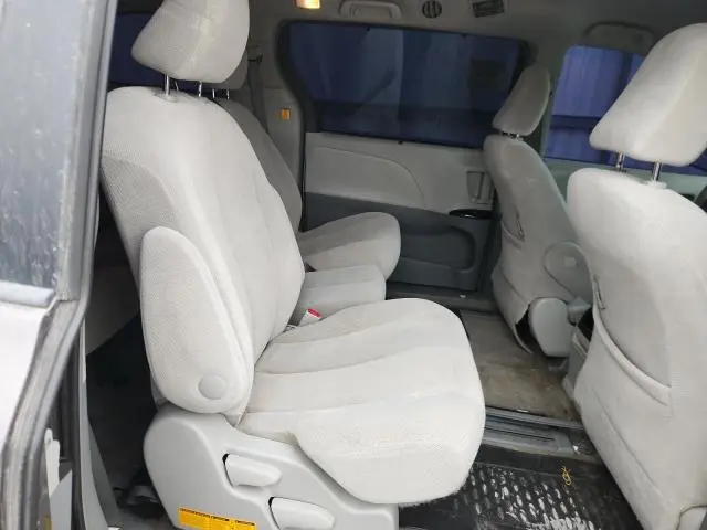 2013 TOYOTA SIENNA LE  