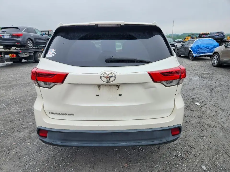2017 TOYOTA HIGHLANDER LE  