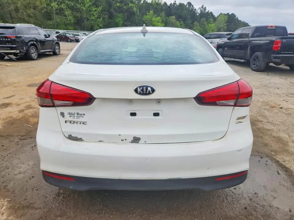 2017 KIA FORTE LX  