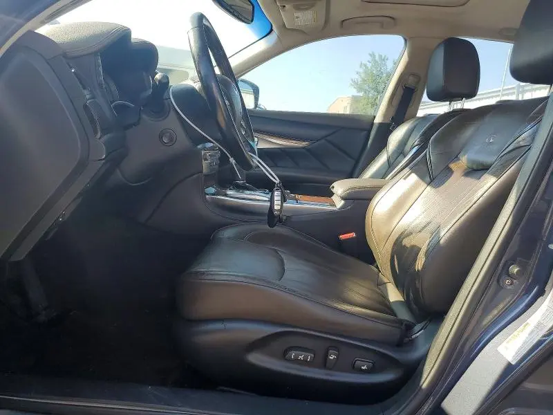 2011 INFINITI M37 X  