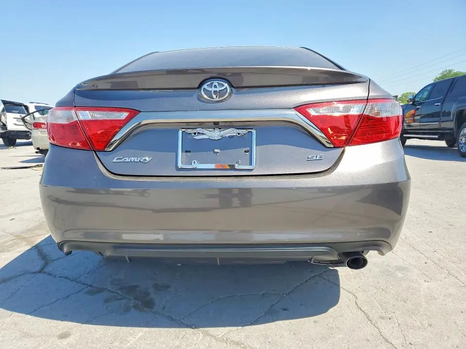 2017 TOYOTA CAMRY SE  