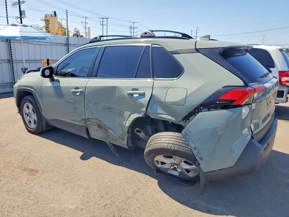 2021 TOYOTA RAV4 XLE  
