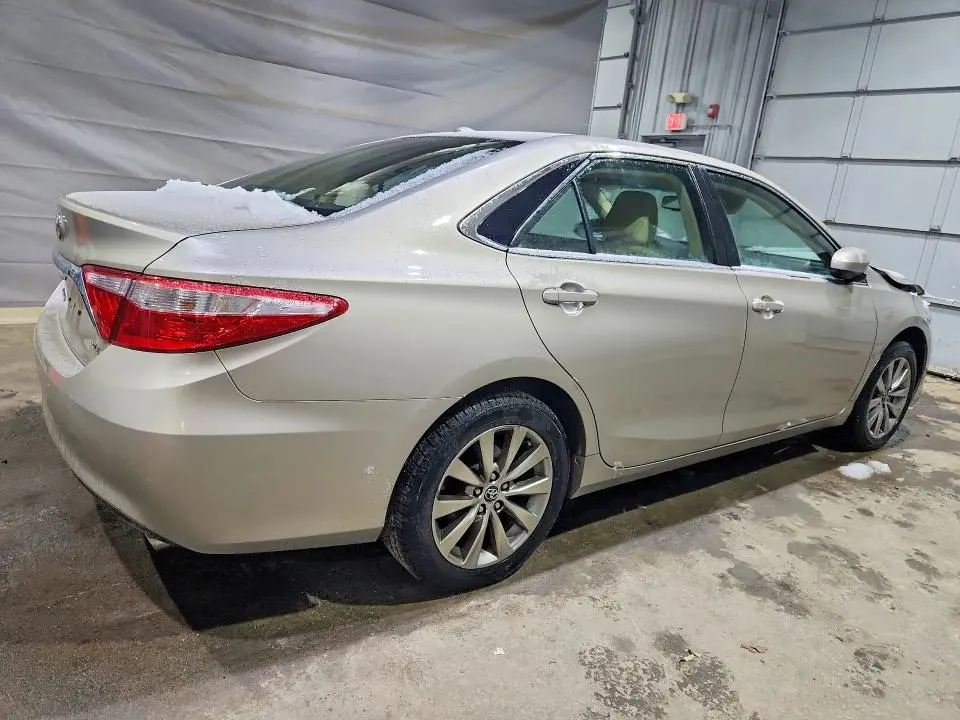 2015 TOYOTA CAMRY XLE  