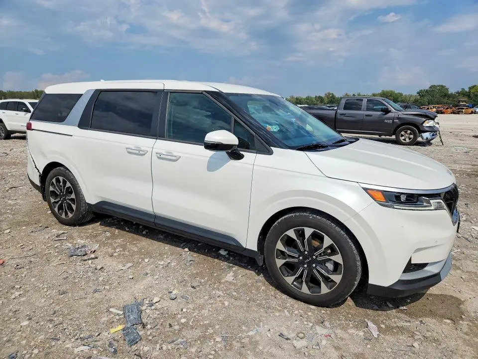 2023 KIA CARNIVAL EX  