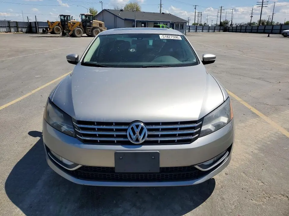 2013 VOLKSWAGEN PASSAT   