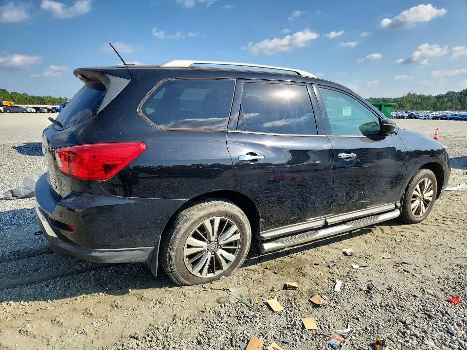 2018 NISSAN PATHFINDER SV  