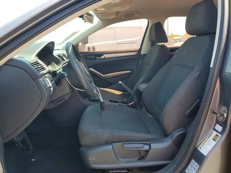 2013 VOLKSWAGEN PASSAT S  