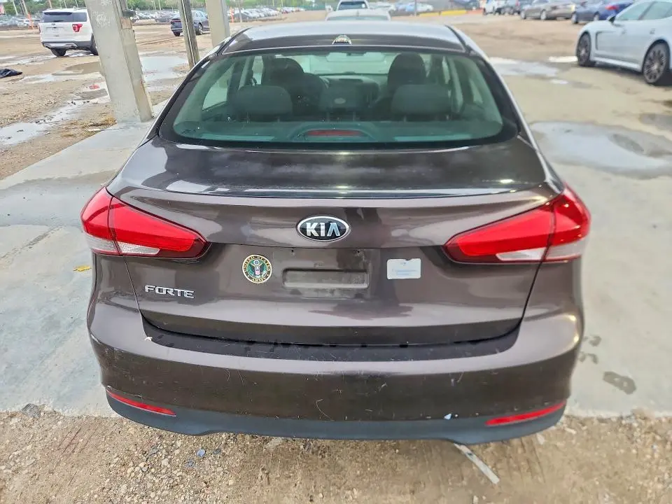 2017 KIA FORTE LX  
