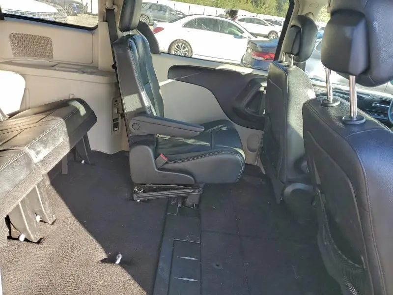 2016 CHRYSLER TOWN AND C   