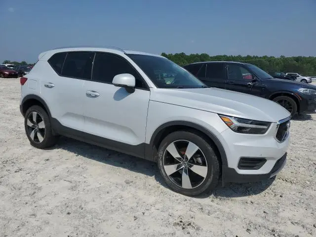 2020 VOLVO XC40 T5 MOMENTUM  